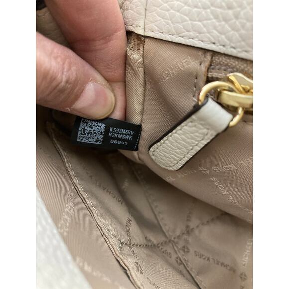 MICHAEL KORS, MEDIUM IVORY PEBBLED LEATHER CROSSBODY BAG - Picture 14 of 16